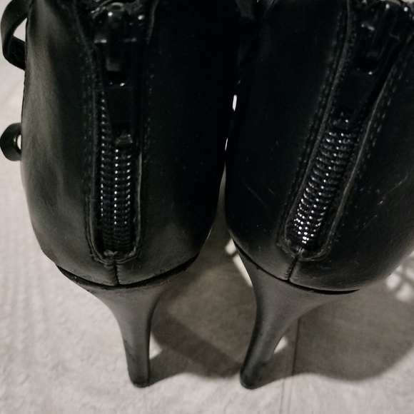 Women's Mark Avon Hot Terrain 4" Black Heels - Picture 3 of 5